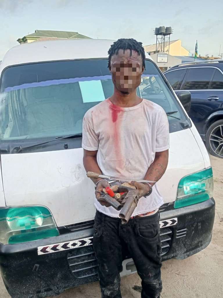 Lagos Police nab bus driver with pistols