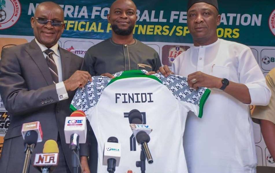 NFF unveils Finidi as Super Eagles coach, Amokachi named assistant coach