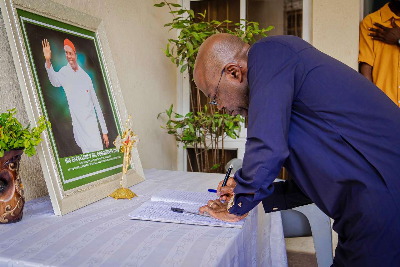 Governor Otti signing the condolence register during the visit.