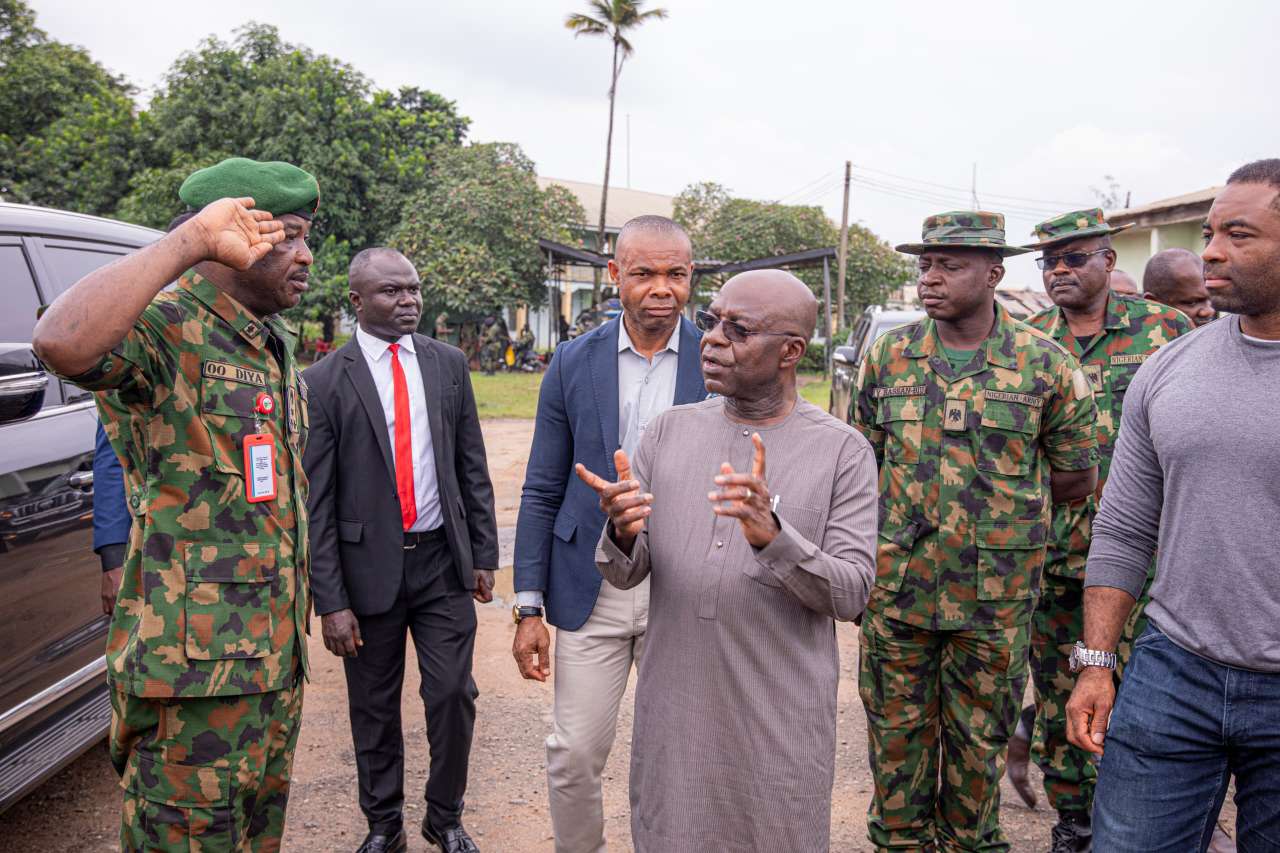 Aba killings: Gov Otti pays morale boosting visit to army, pleads for innocent suspects