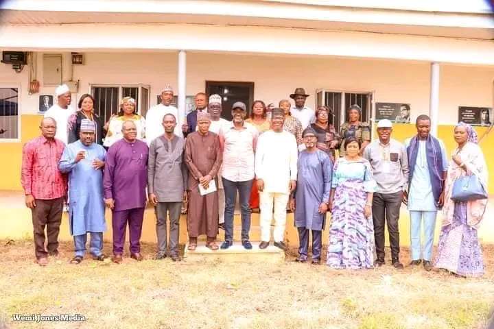 The chairman of the governing council of Kogi State University Kabba, Prof. Sadiku, led a delegation of council members to pay a courtesy visit to the Honourable Commissioner for Education, Hon Wemi Jones FCIB.