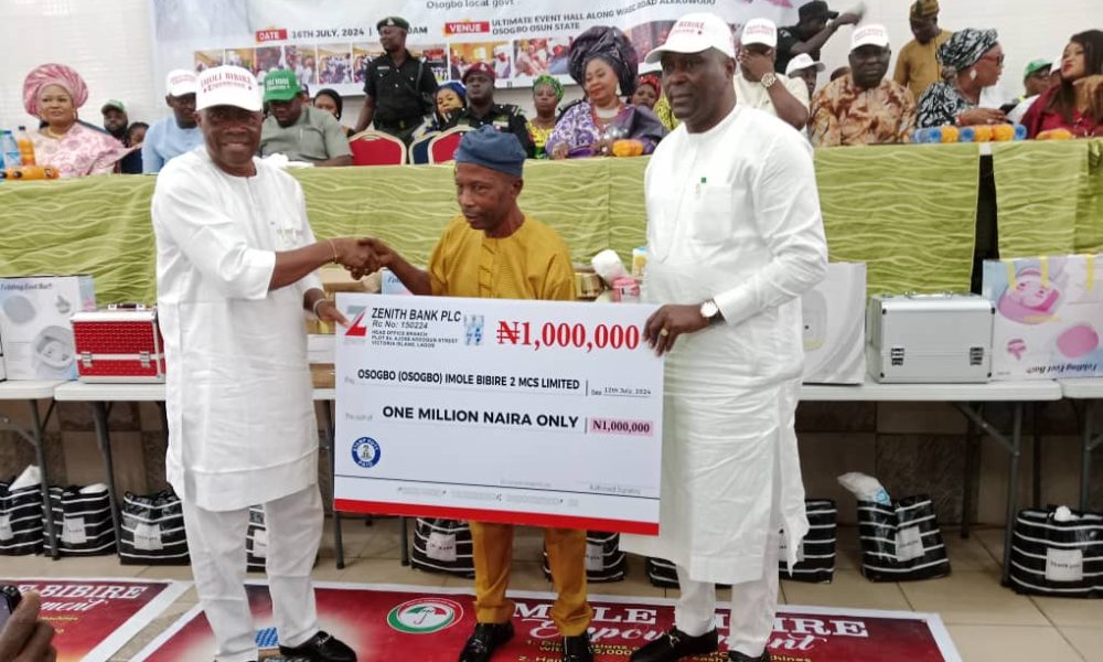 Osun SSG, Igbalaye distributes N15m grant, enrols 500 elderly in health insurance