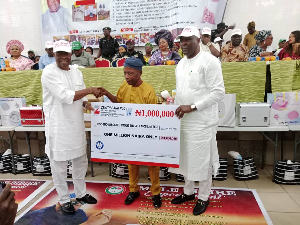 Osun SSG, Igbalaye distributes N15m grant, enrols 500 elderly in health insurance