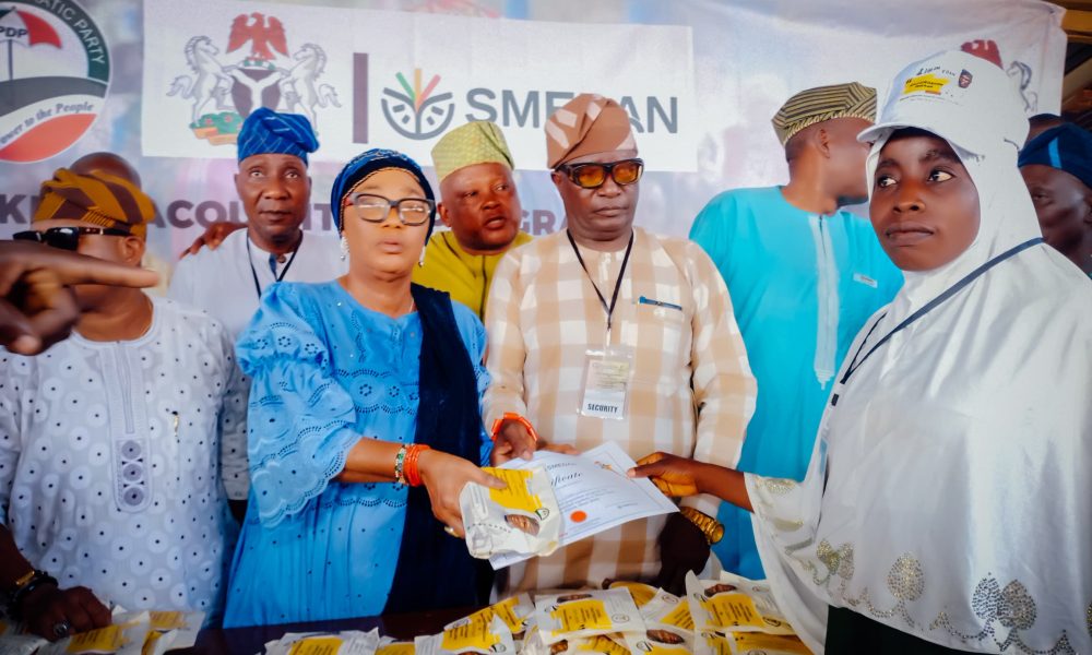 Senator Oyewumi empowers over 200 market women in Osun West