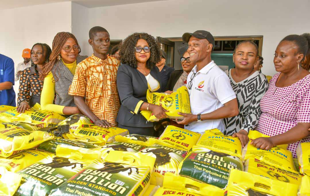 FCT NUJ distributes rice as palliative support to its members