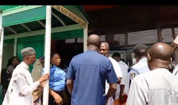 Thugs invade PDP HQ in Abuja, disrupt BoT meeting
