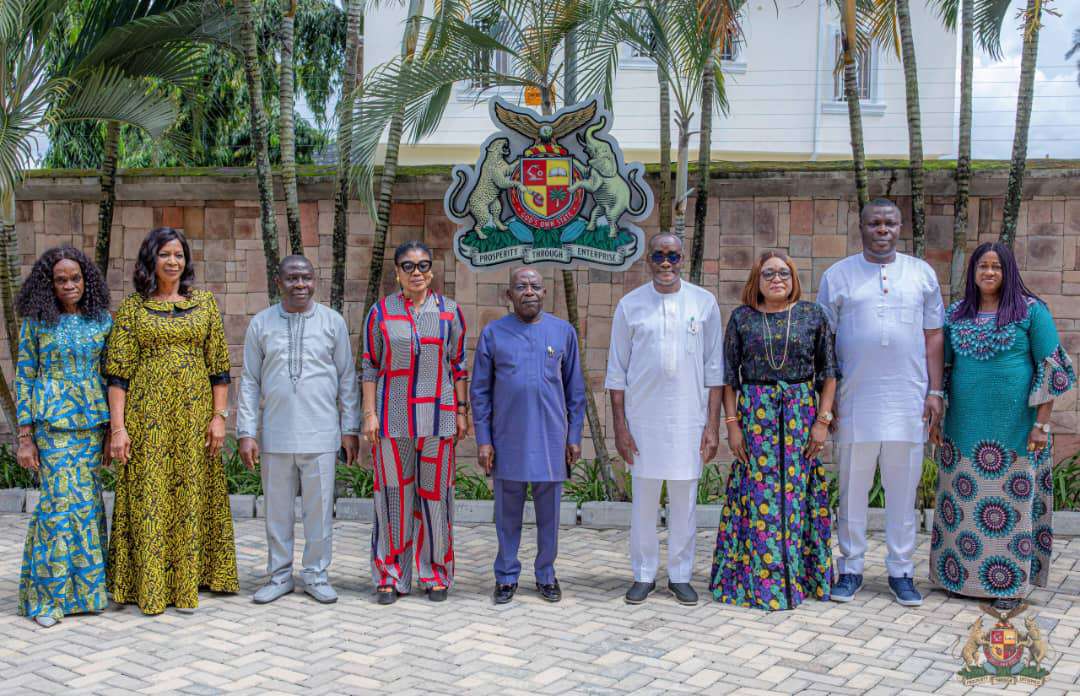 Otti pose for group photograph with members of RMAFC.