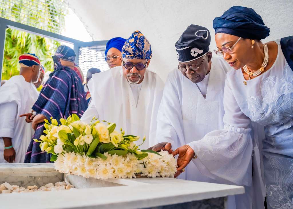 Tinubu, Abiodun Eulogize Awujale at Fidau Prayer