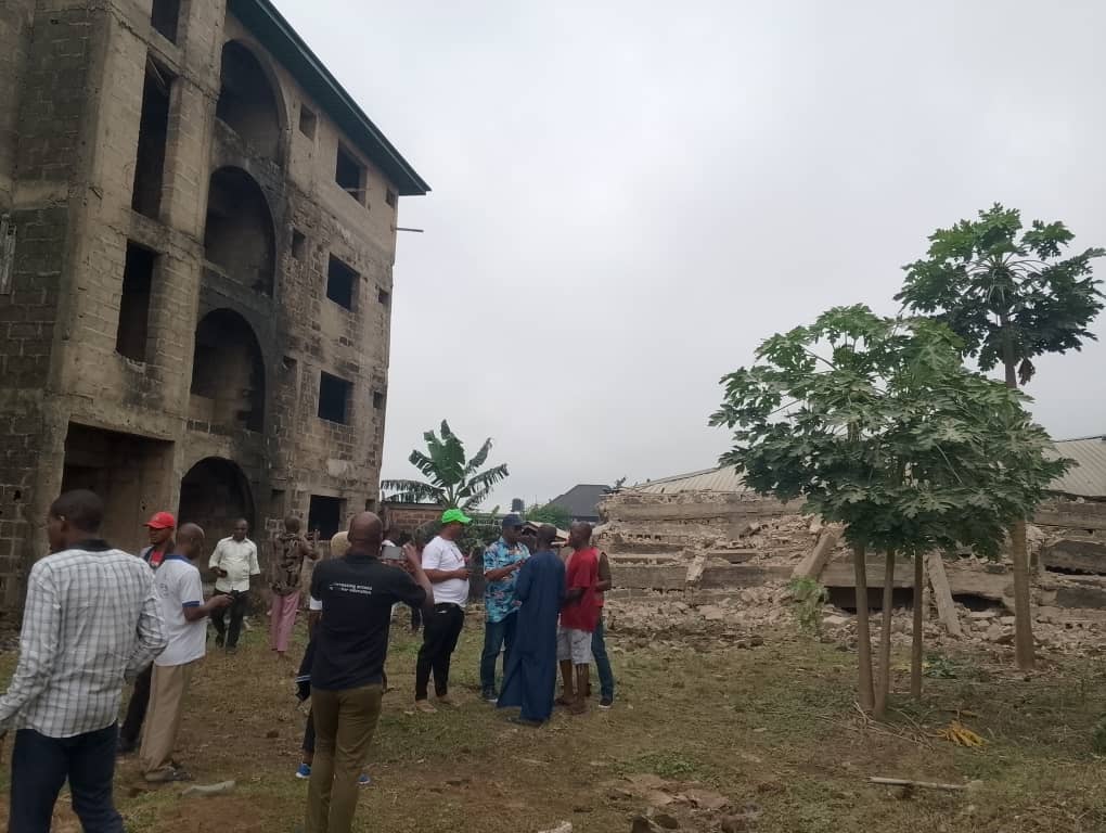 Building owned by APC chieftain collapses in Umuahia, family of seven escapes death