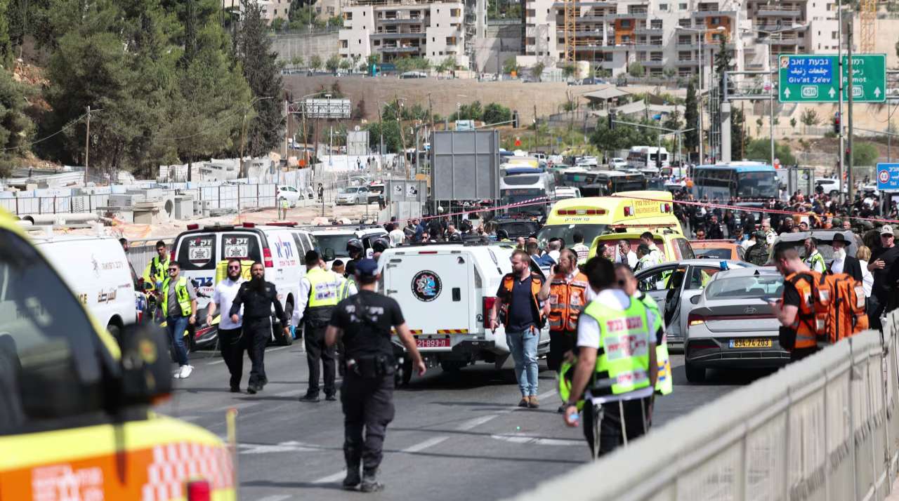 Six dead, several wounded as gunmen launch deadly Jerusalem shooting