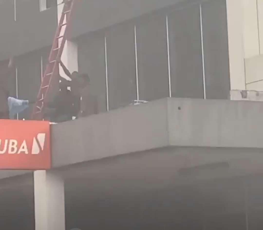 VIDEO: Fire guts UBA office at Afriland Towers in Lagos, traps occupants