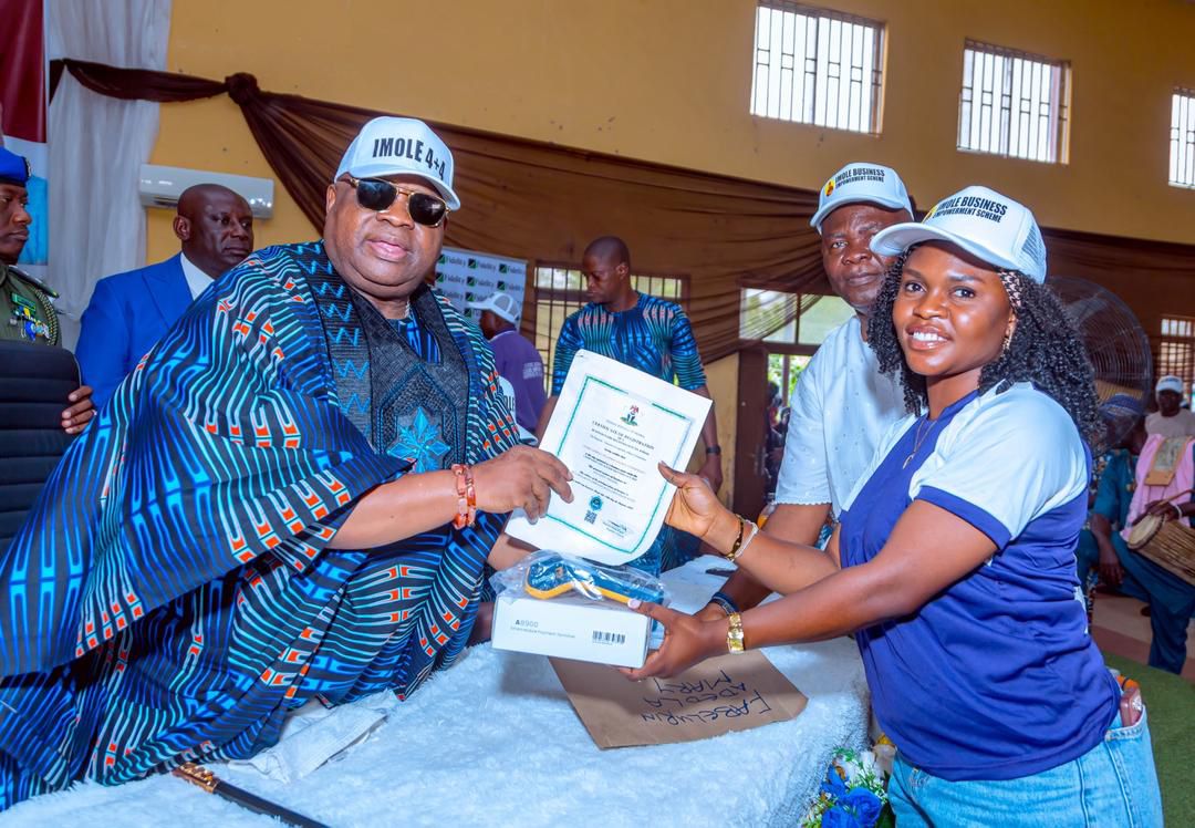 Osun: Adeleke Empowers 2,000 Women, Youths on Entrepreneurship