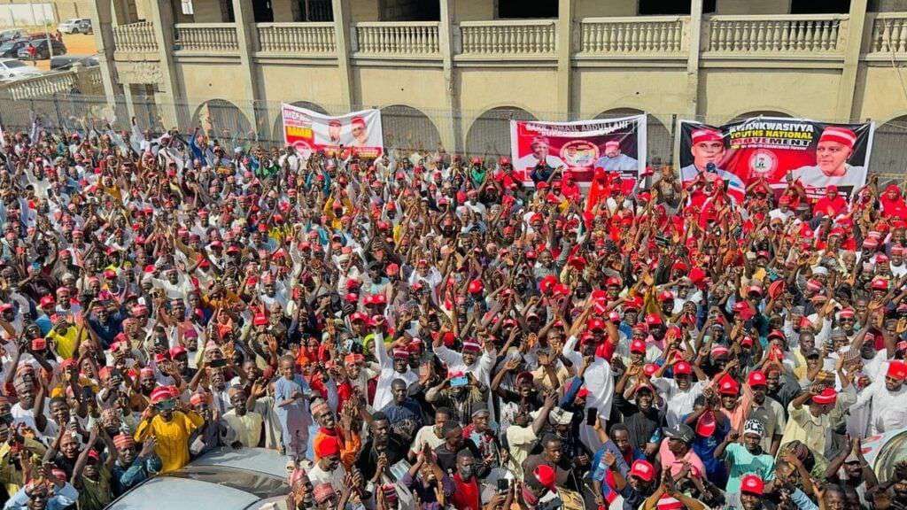 Amid NNPP crisis, Kwankwaso receives Nasarawa LG supporters in Kano