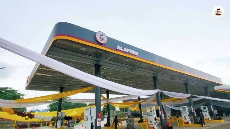 Dangote refinery raises petrol price as festive support ends; gantry now N799, pump N839