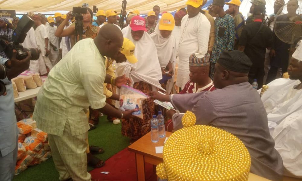 50th Birthday: Afolabi Urges Nigerians to Prioritise Welfare, Doles Out Cash and Food to Less Privileged