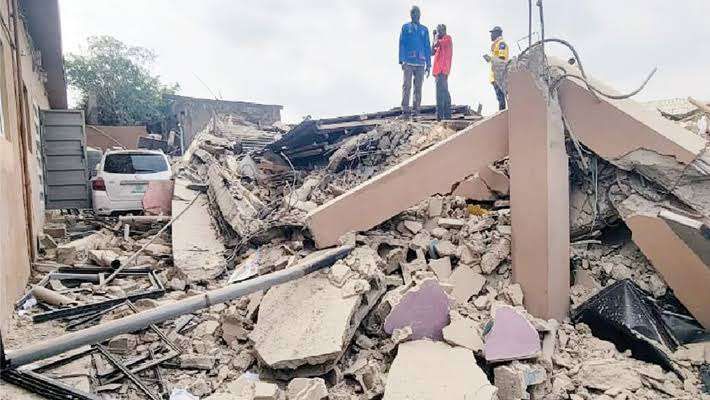 [VIDEO] Students narrowly escape as four-storey school collapses in Lagos
