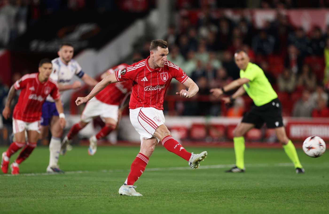 Nottingham Forest edge Aston Villa 1–0 with Wood penalty in Europa League semi-final first leg