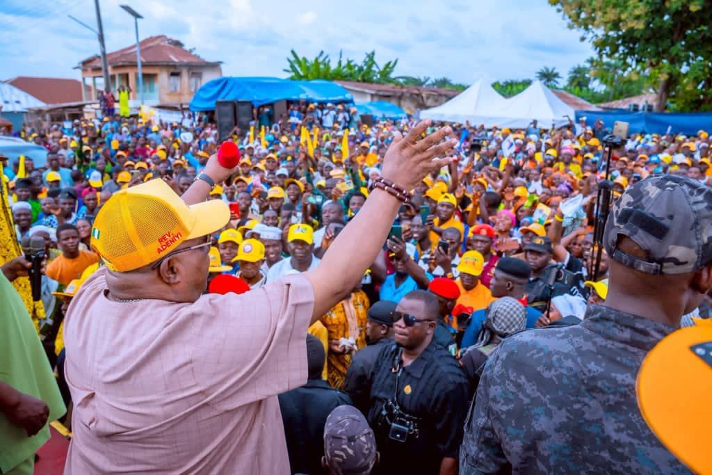 Osun poll: Adeleke campaigns in Ayedire/Iwo/Ola-Oluwa, promises continuity, rural development