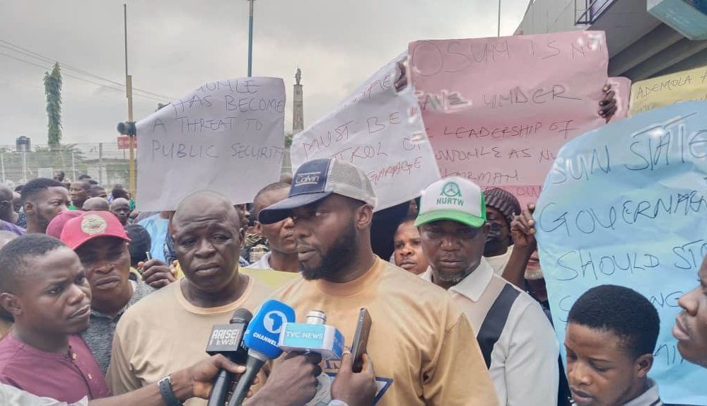 Osun NURTW members protest, pass vote of no confidence in Alowonle