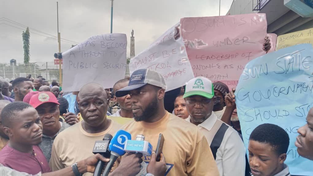 Osun NURTW members protest, pass vote of no confidence in Alowonle